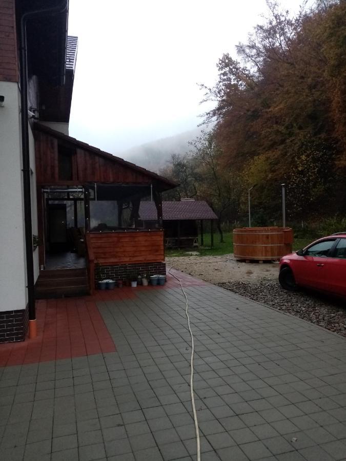 Hotel Livada Amely Gales Exteriér fotografie